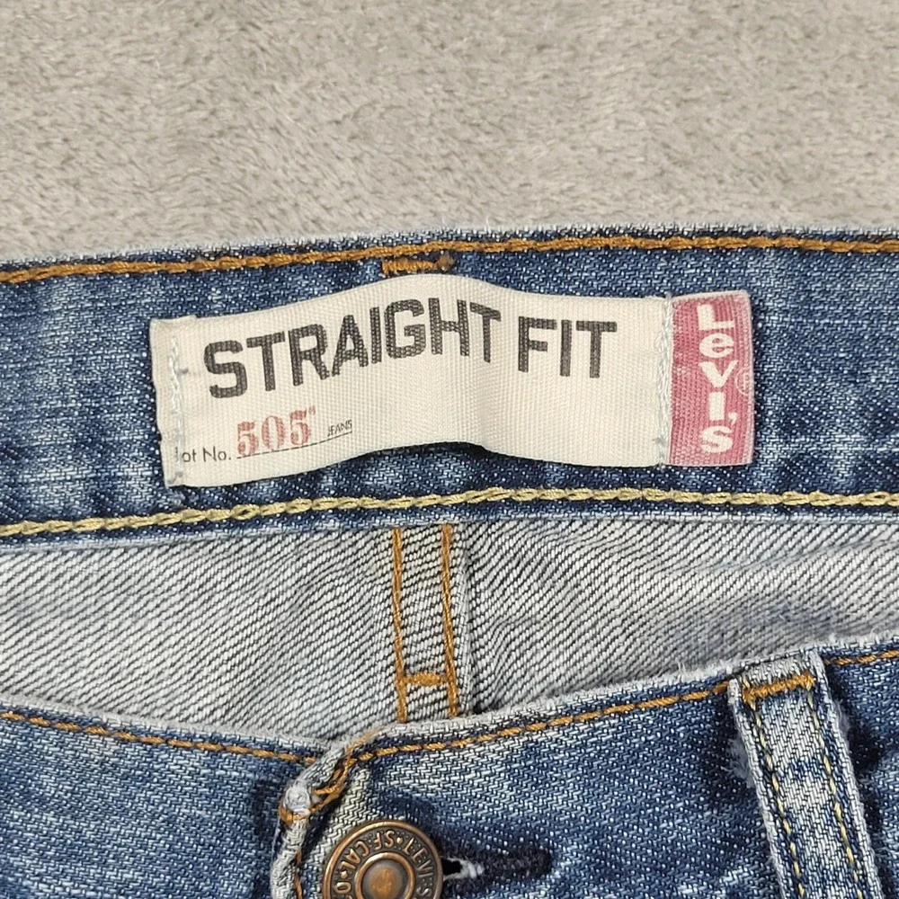 Levi's Jeans Mens 31x32 Blue 505 Straight Fit Distressed Frayed Denim Pants Y2K